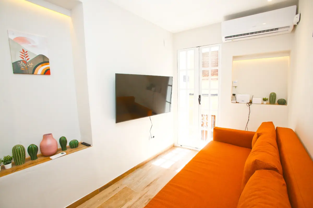 El salón dúplex de la vivienda de Puzol después de la rehabilitación